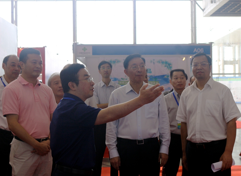 駱琳點贊&ldquo;新型莊稼醫(yī)院&rdquo;