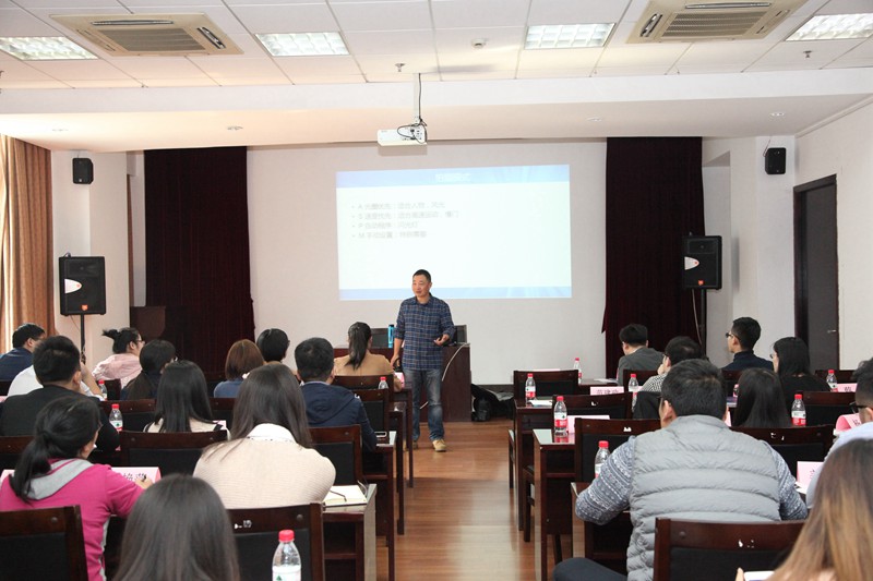 新聞攝影和寫作專家為浙農(nóng)通訊員送上新聞知識(shí)&ldquo;大餐&rdquo;