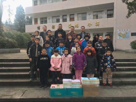 惠多利向臨海白水洋鎮(zhèn)黃坦小學(xué)&ldquo;書(shū)&rdquo;送希望