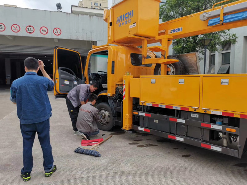 浙江金慶鈴深入一線(xiàn)為客戶(hù)送服務(wù)