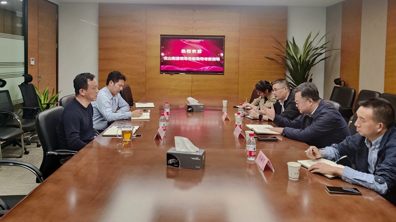 北山街道黨工委副書記、辦事處主任陳曄一行到訪西湖小貸