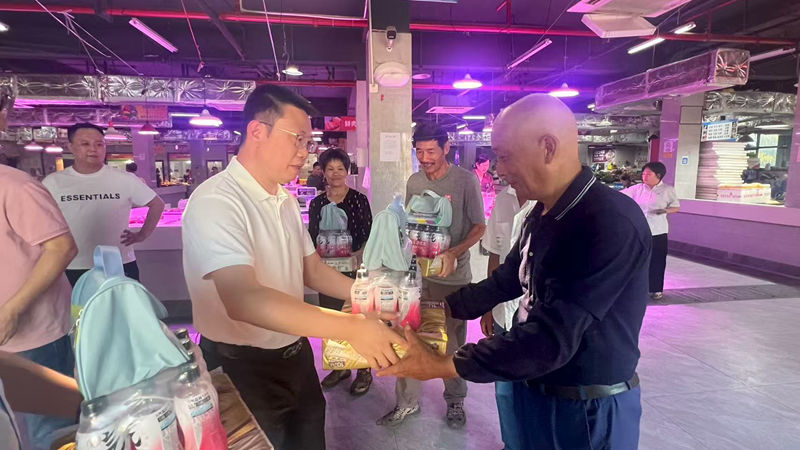 浙農(nóng)市集開展&ldquo;夏日送清涼&rdquo;慰問活動(dòng)