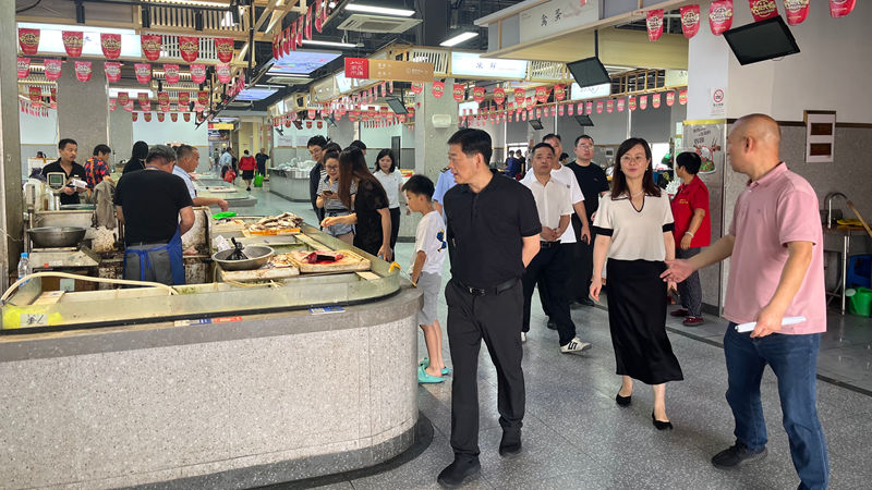 錢塘區(qū)領(lǐng)導(dǎo)赴浙農(nóng)市集河莊農(nóng)貿(mào)市場(chǎng)開展夏季安全檢查