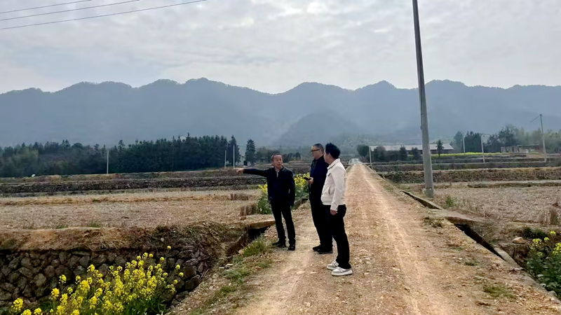 之豇種業(yè)技術人員赴省社常山幫扶基地開展春耕技術指導